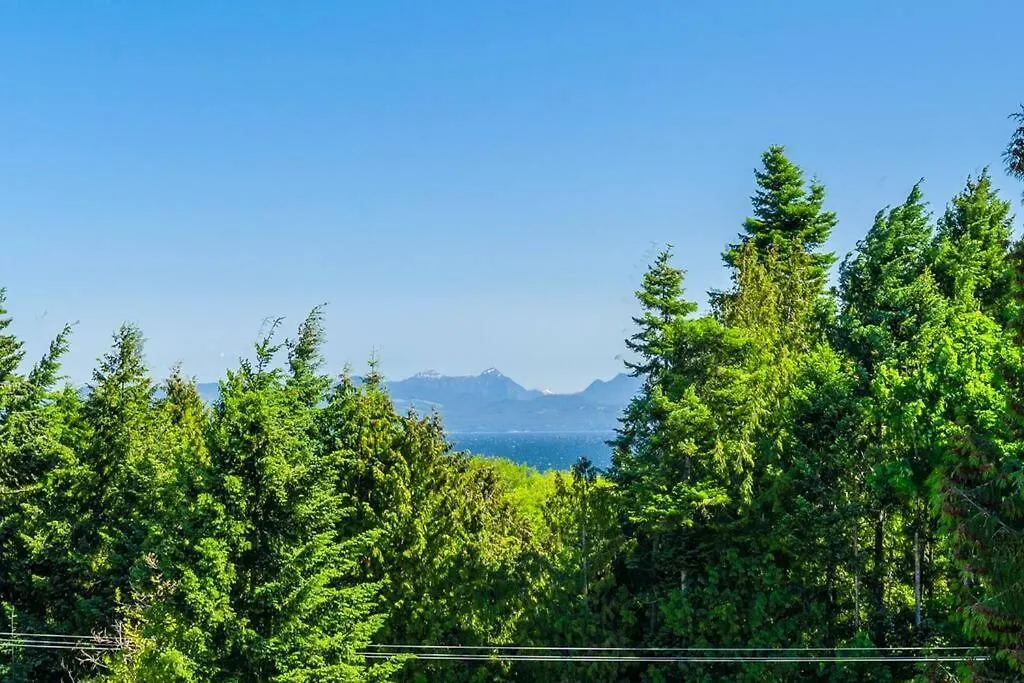 Upstairs Suite In Nanaimo Spacious 3-Bed Hideaway 0*,  Canada