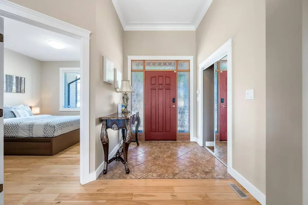 Upstairs Suite In Nanaimo Spacious 3-Bed Hideaway