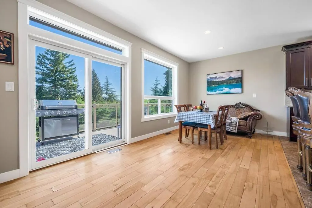 Upstairs Suite In Nanaimo Spacious 3-Bed Hideaway