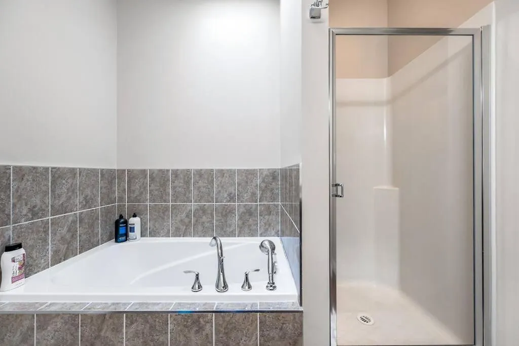 Holiday home Upstairs Suite In Nanaimo Spacious 3-Bed Hideaway
