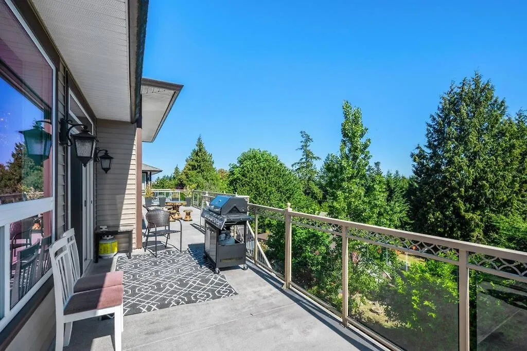 Upstairs Suite In Nanaimo Spacious 3-Bed Hideaway 0*,  Canada