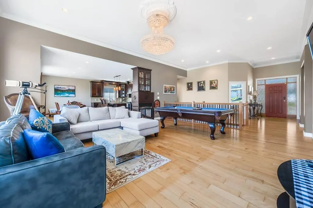 Upstairs Suite In Nanaimo Spacious 3-Bed Hideaway 0*,