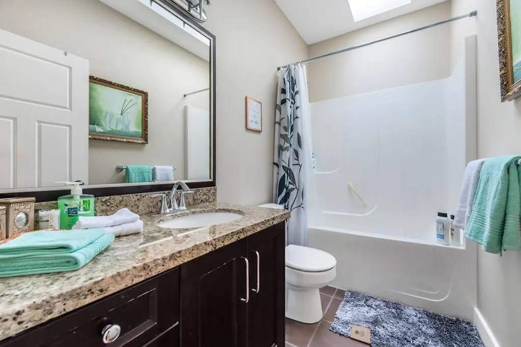 Holiday home Upstairs Suite In Nanaimo Spacious 3-Bed Hideaway
